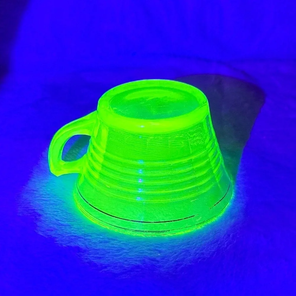 Vintage Anchor Hocking Circle Uranium Green Depression Tea‎ Cup Glows